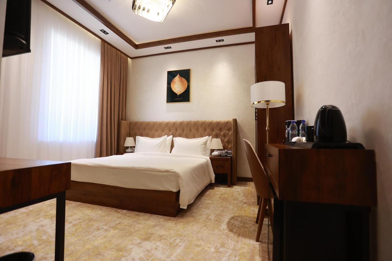 Regal Hotel By Grand Navoi Esterno foto