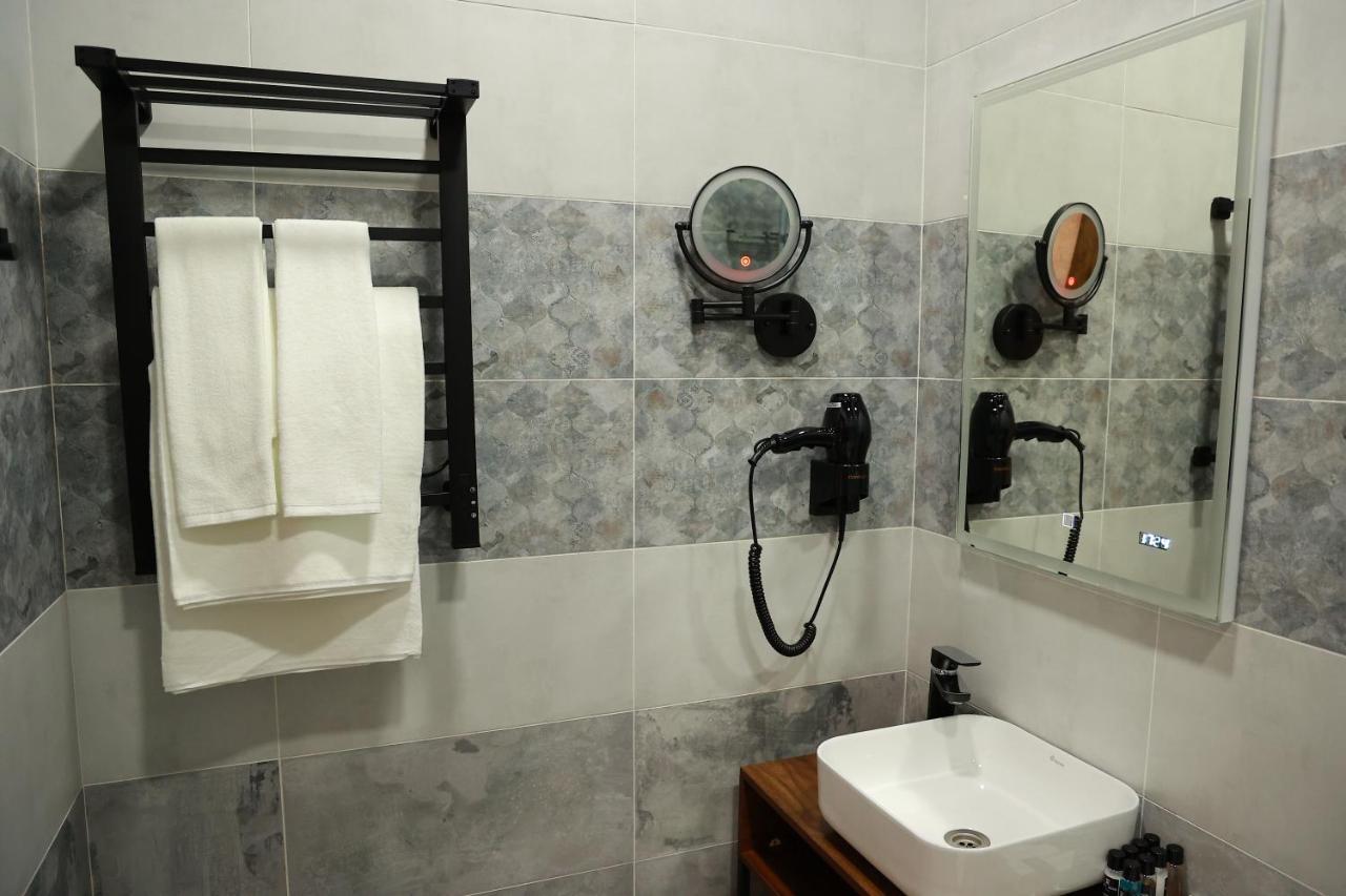 Regal Hotel By Grand Navoi Esterno foto